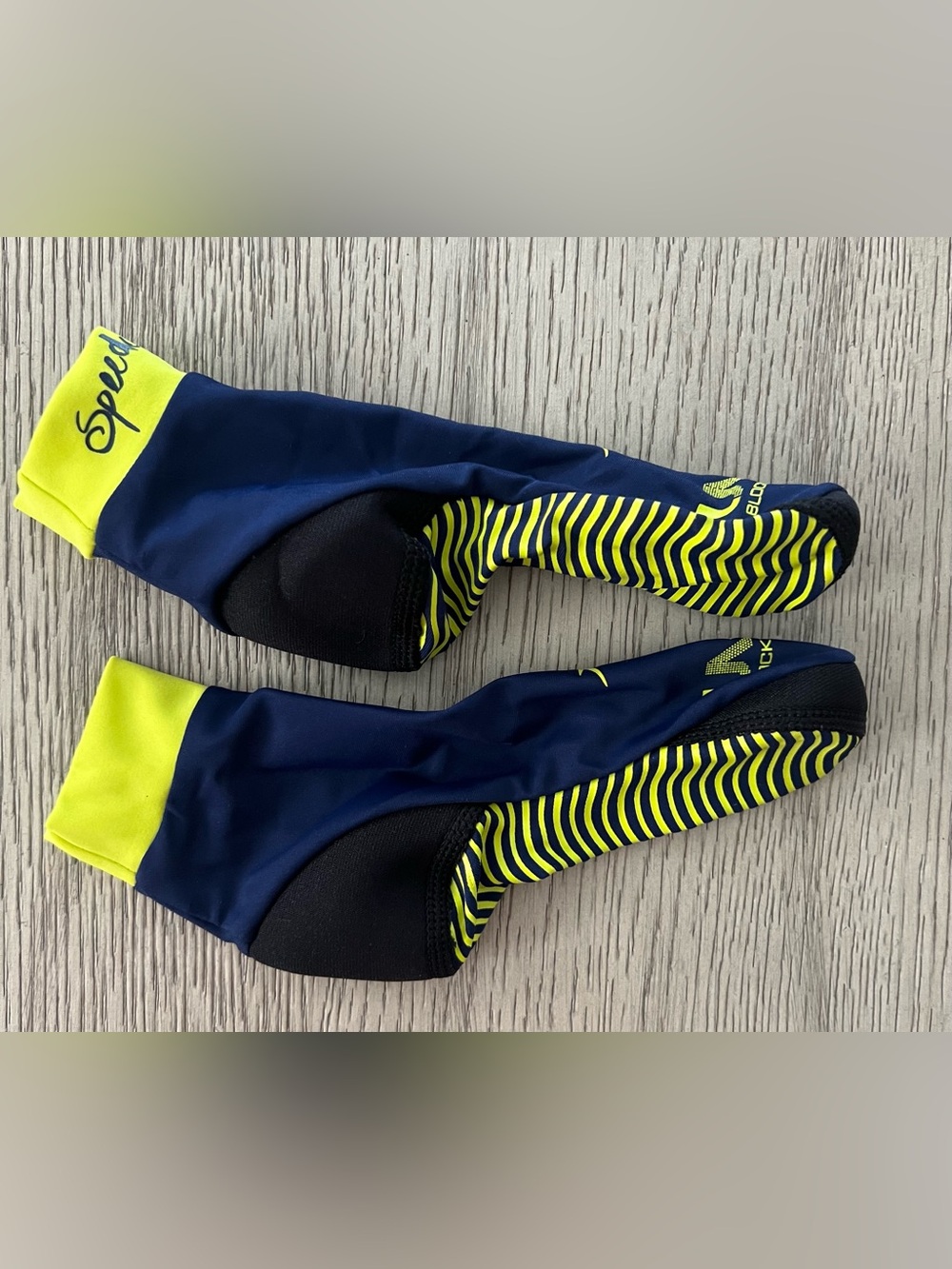 Speedo boys  Navy & Neon Yellow Water Grip Socks